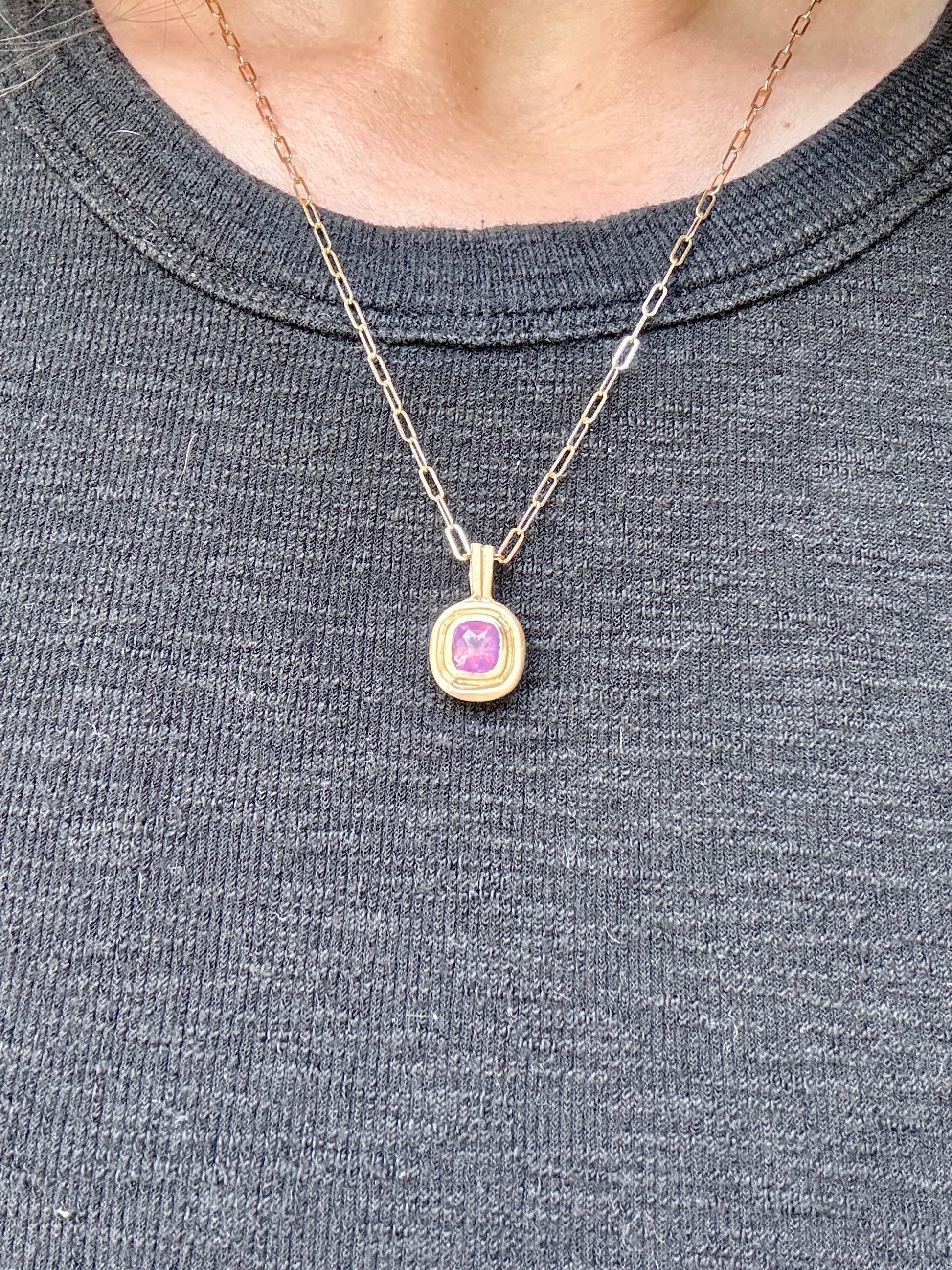 Eterna pendant: cushion sapphire