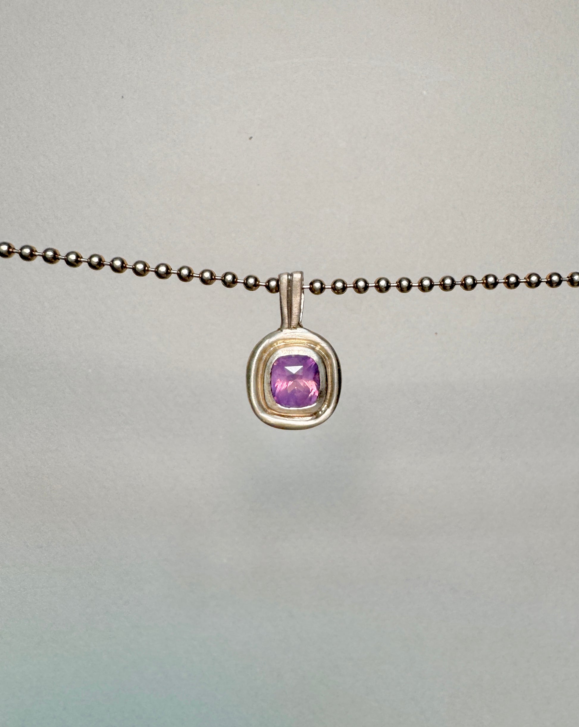 Eterna pendant: cushion sapphire