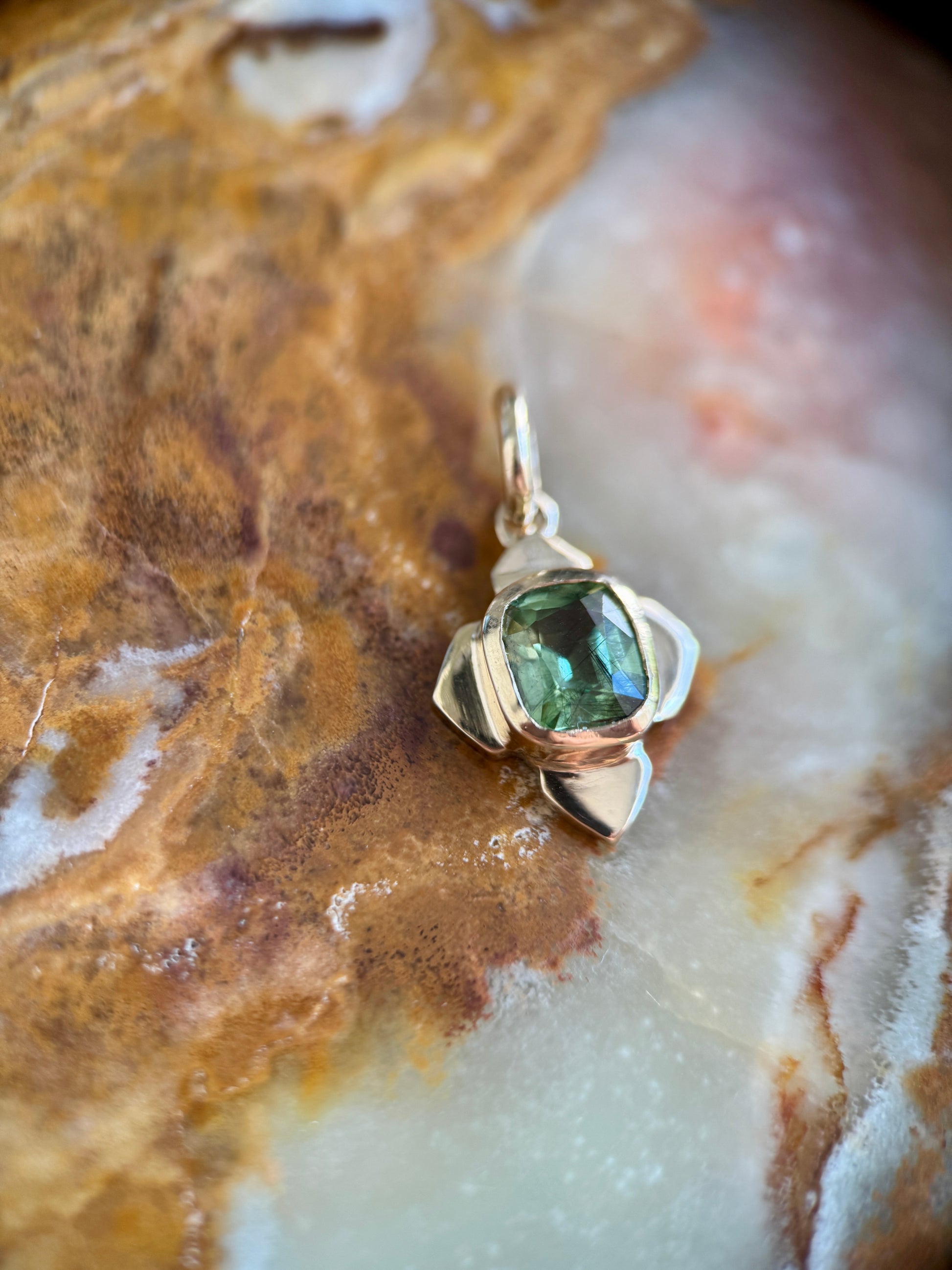 Petra pendant: peridot