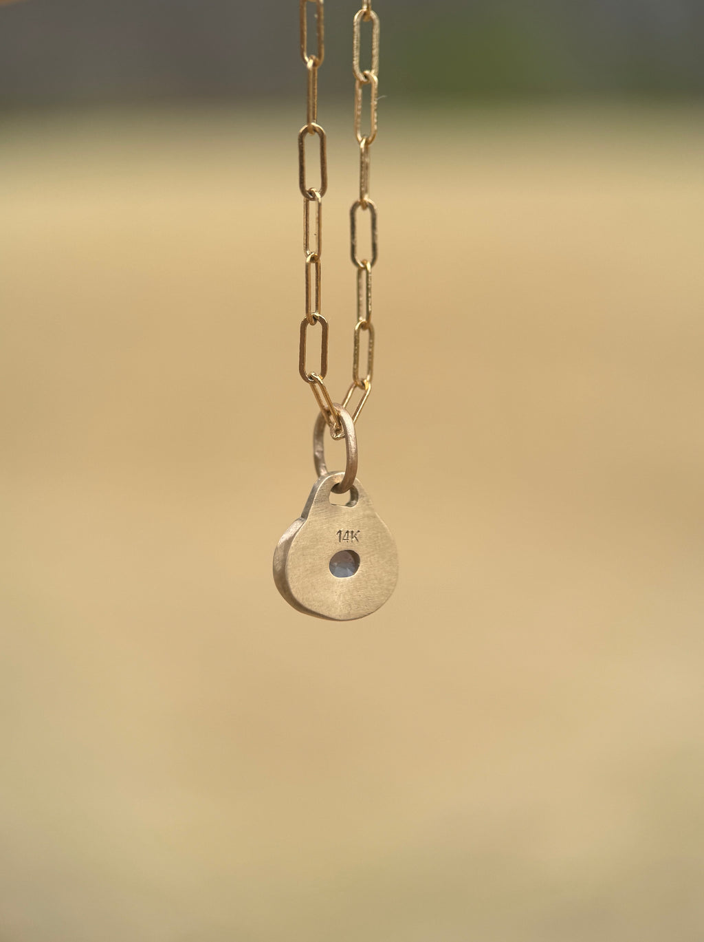 Opalescent silver sapphire lock