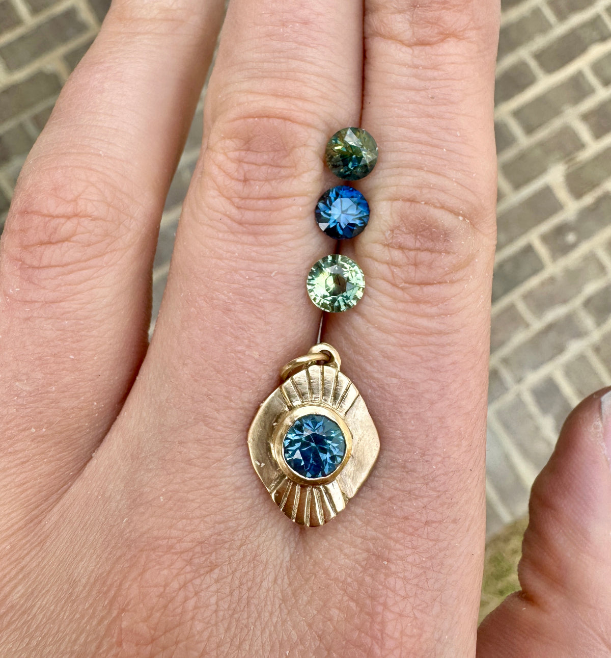 Sorelle II pendant