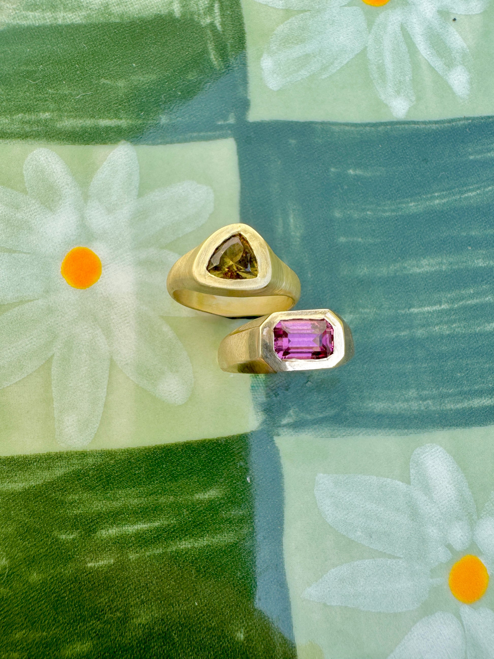 Solis pinky ring