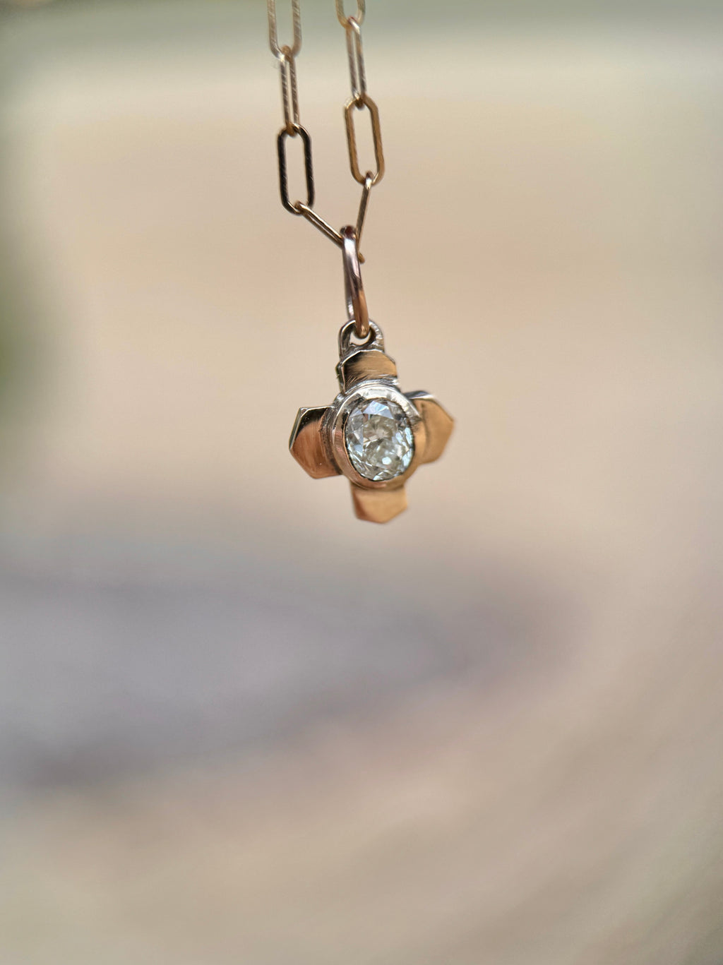 Petra pendant: diamond