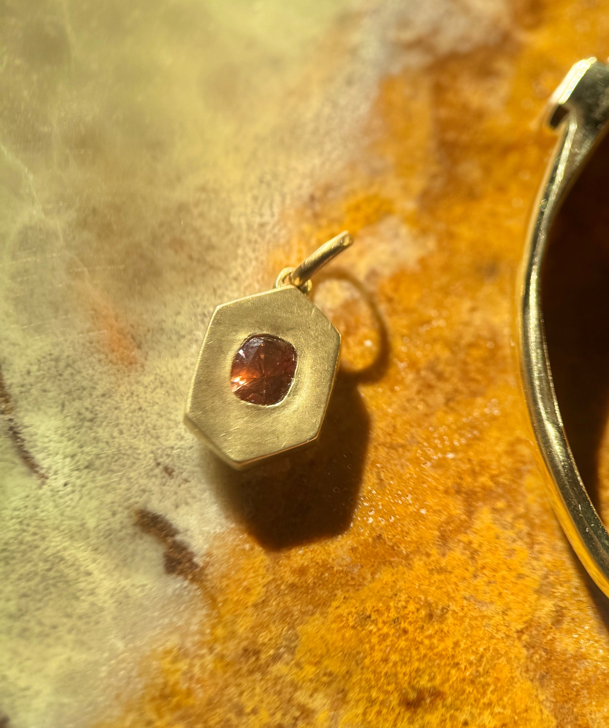 Eden pendant: Montana sapphire