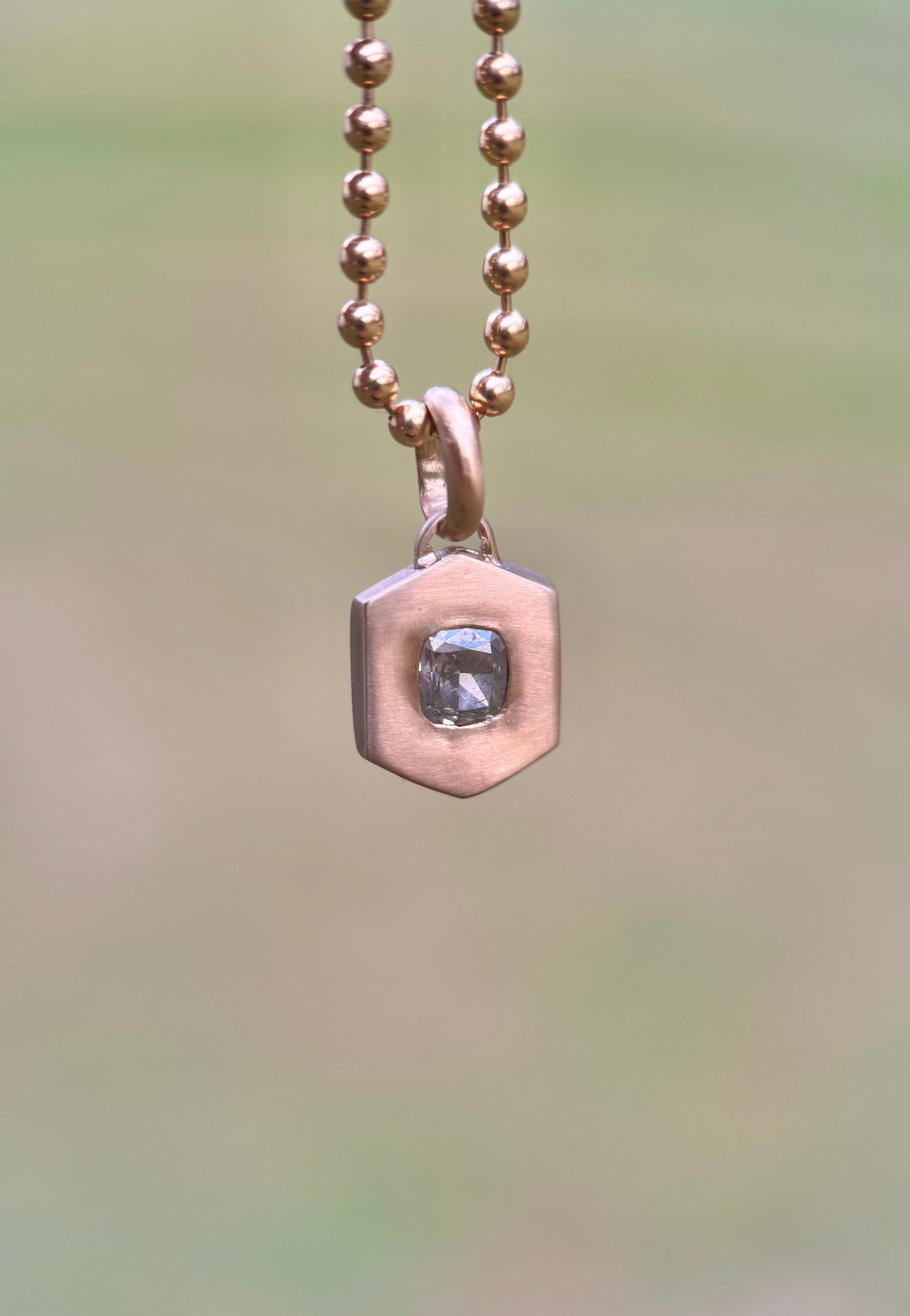 Eden pendant: Grey Diamond
