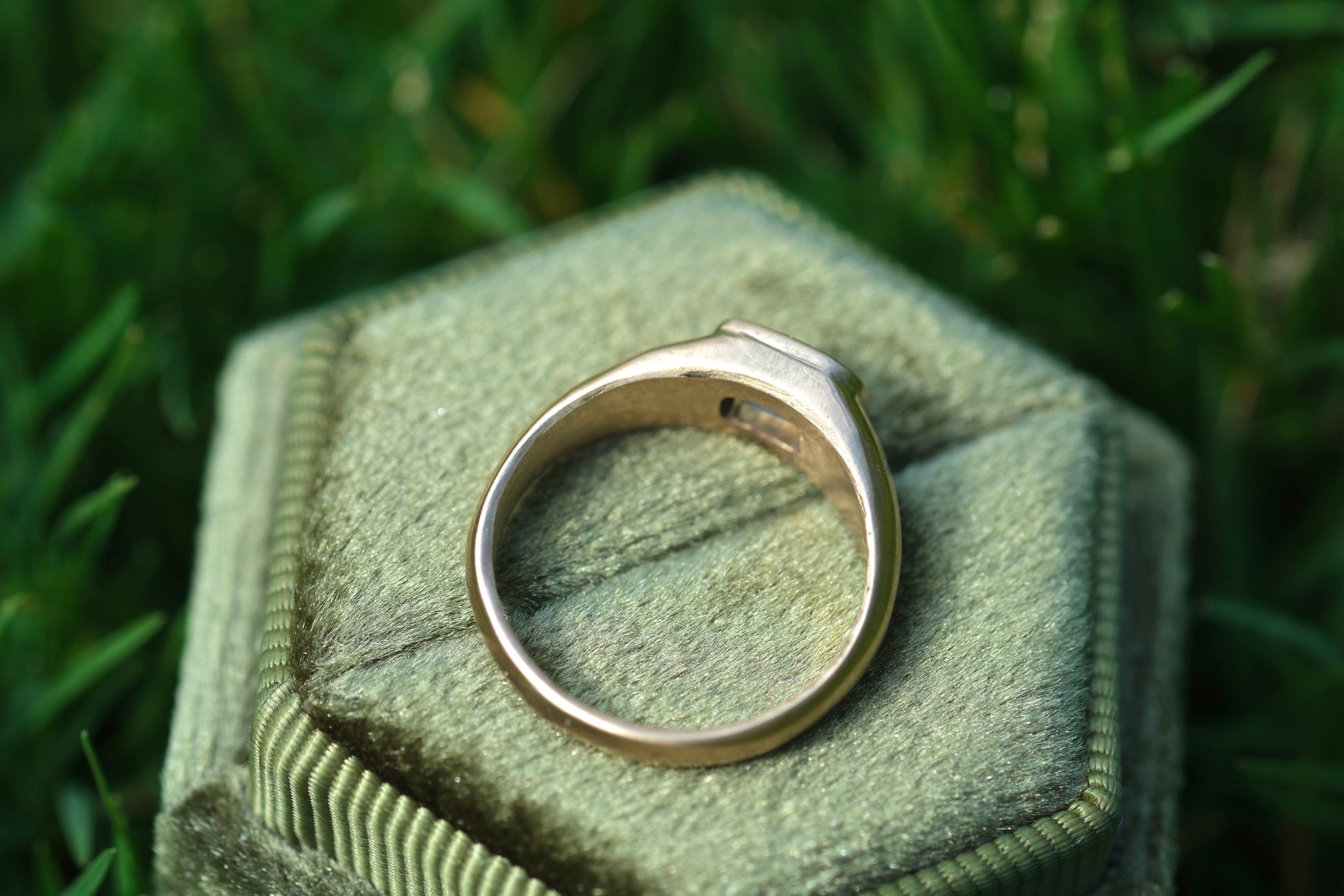 Green opalescent sapphire signet (size 5.25)