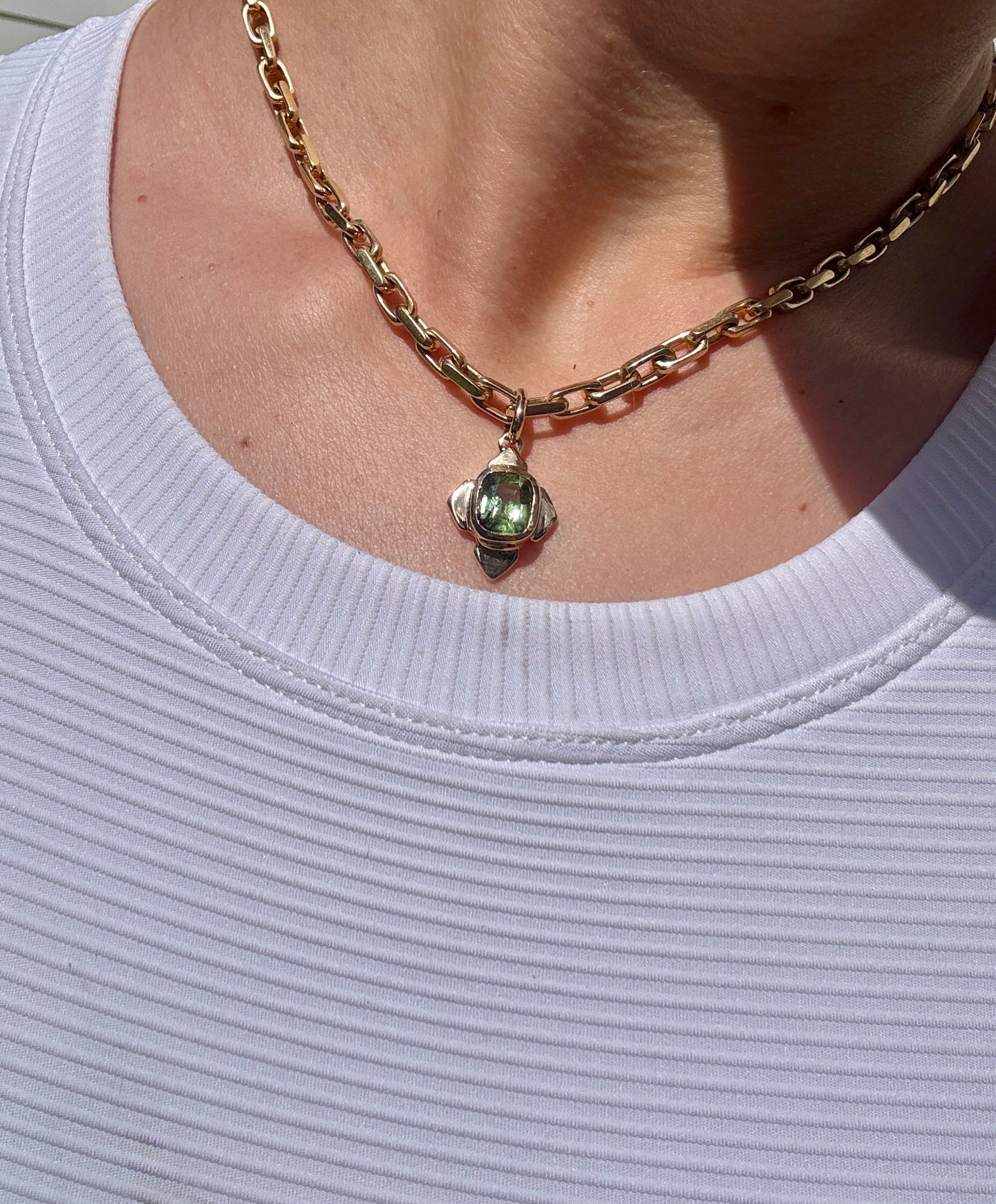 Petra pendant: peridot