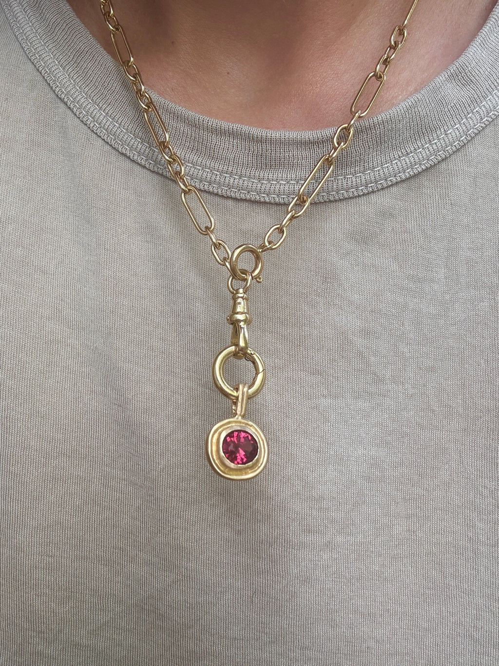 Eterna pendant: oval garnet