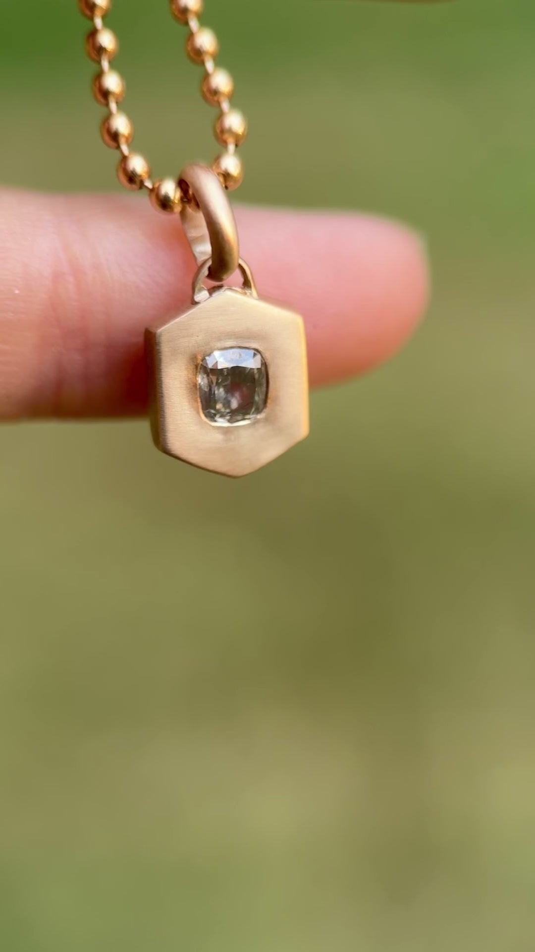 Eden pendant: Grey Diamond