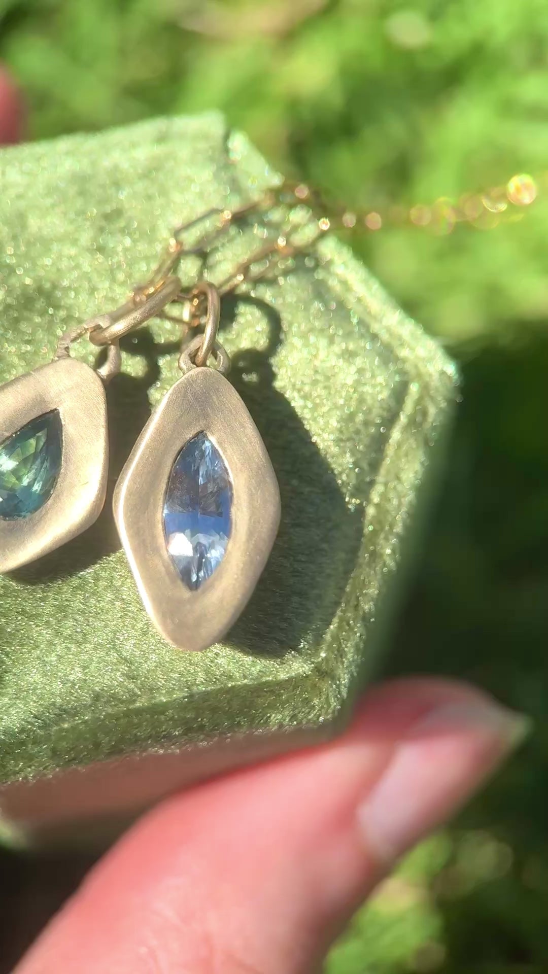 Pear bi-color sapphire latera pendant