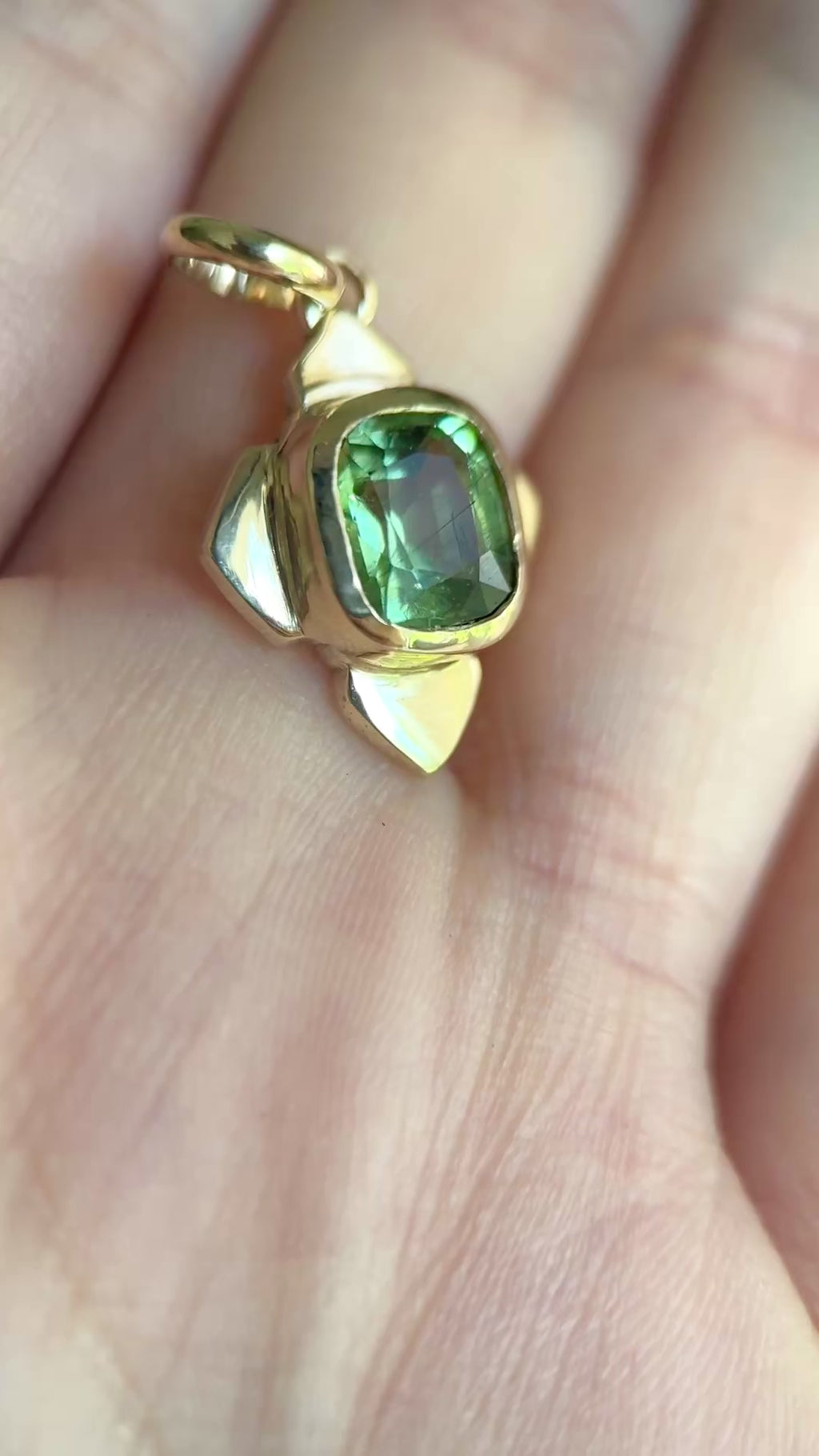 Petra pendant: peridot