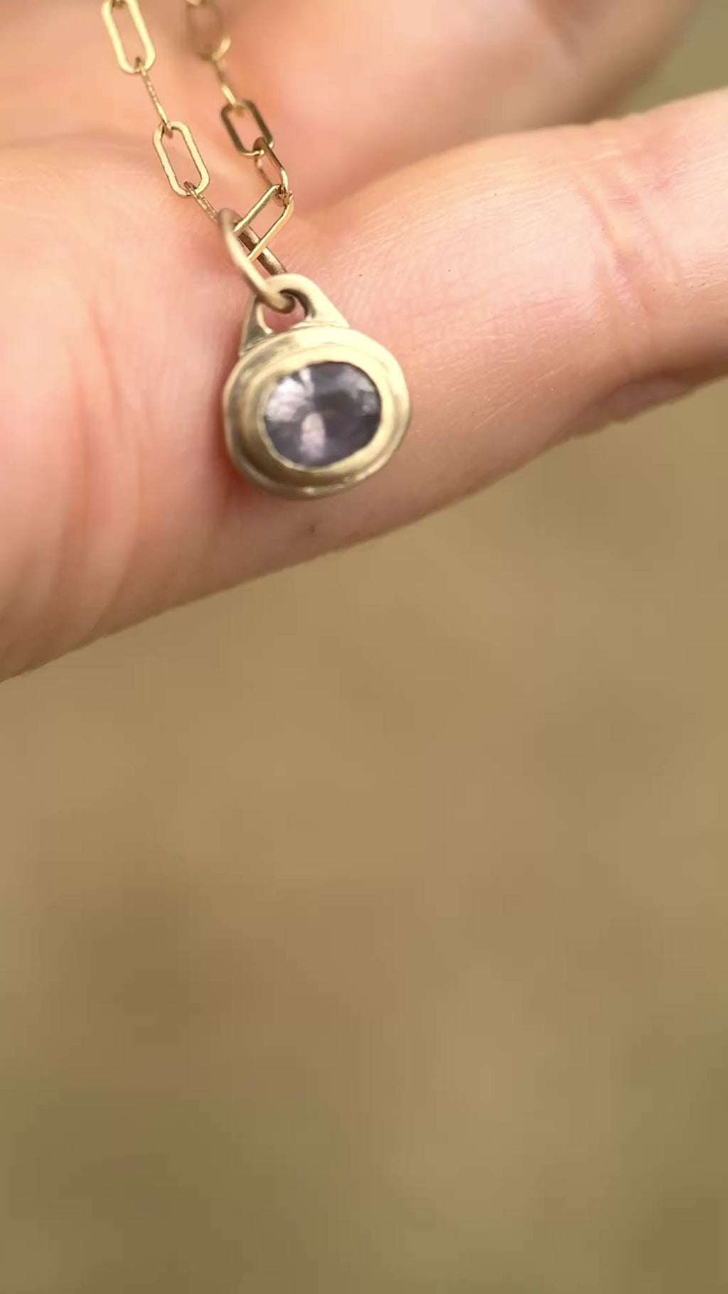 Opalescent silver sapphire lock