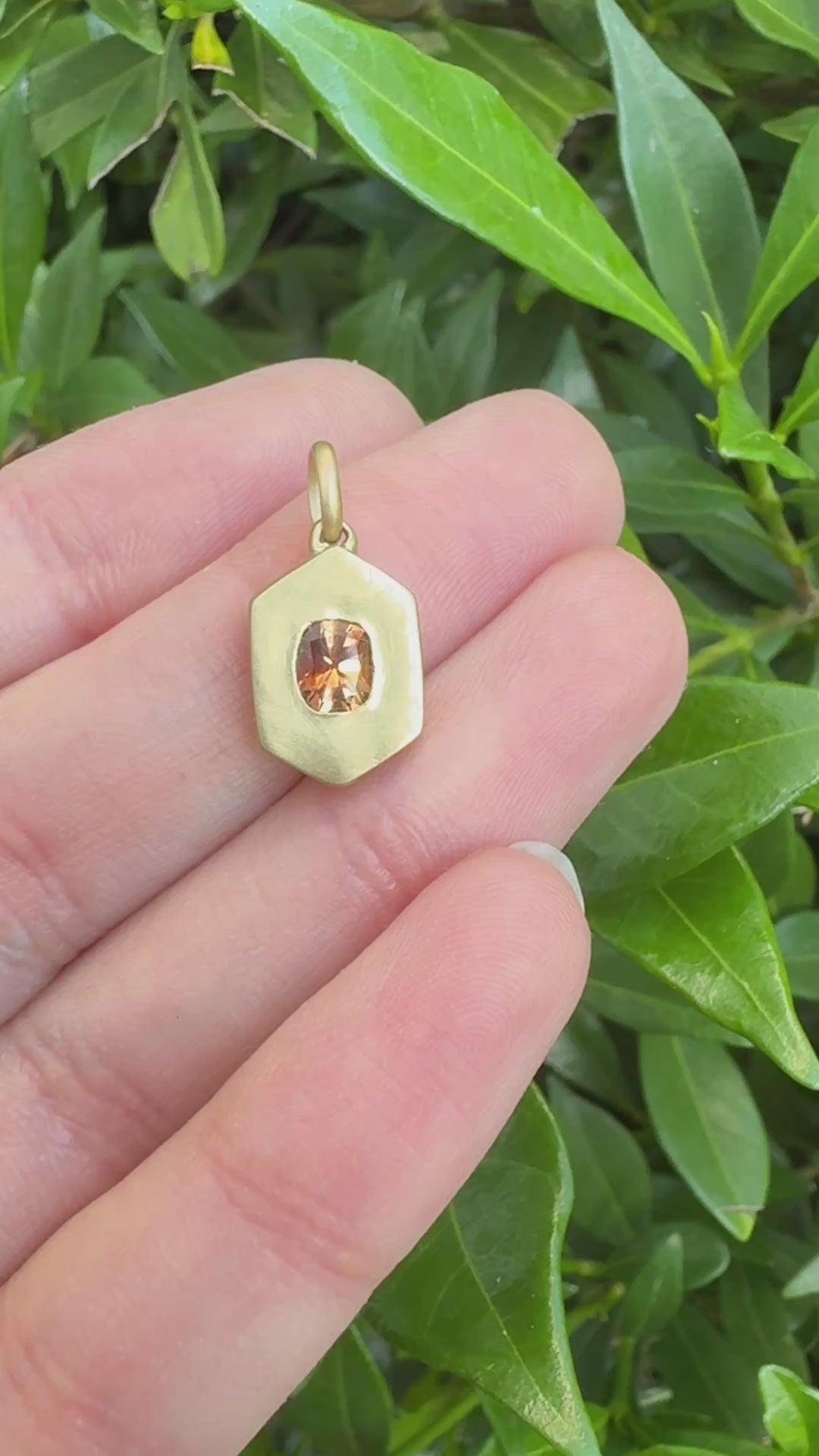 Eden pendant: Montana sapphire